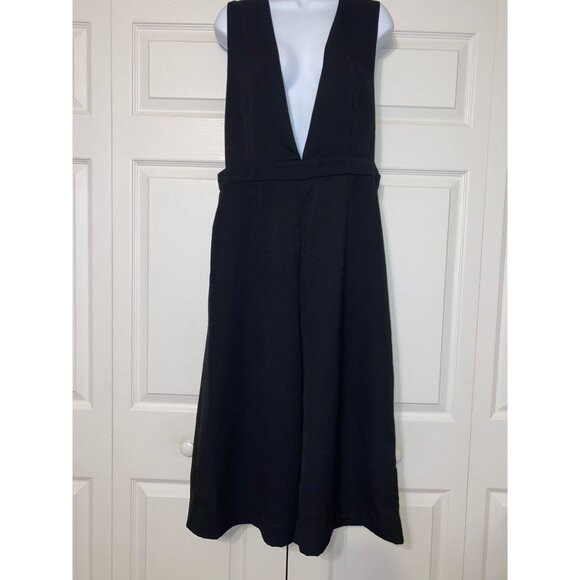 Jumpsuit With Deep V-Neckline & Wide-Leg Design For A Chic Look - Picture 1 of 4